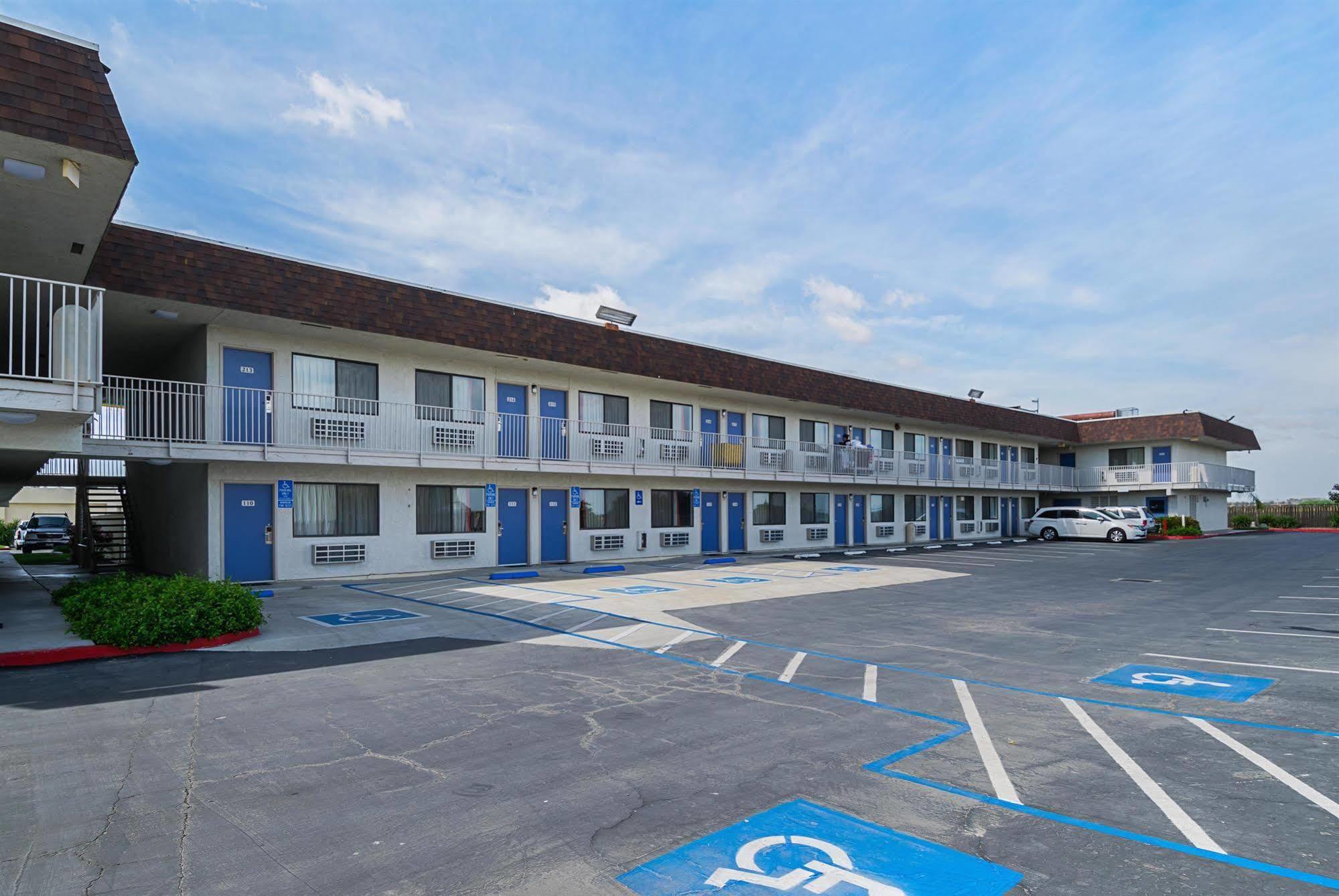 Motel 6 Lost Hills / Buttonwillow Racetrack Zewnętrze zdjęcie