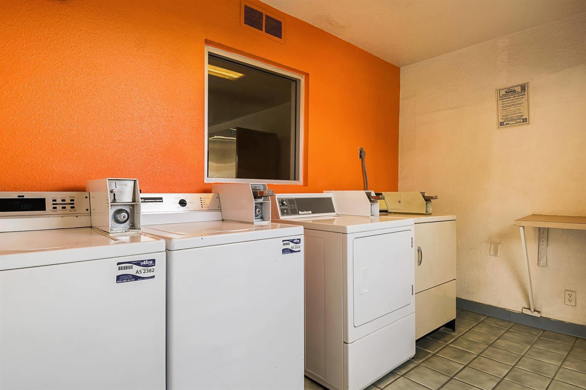 Motel 6 Lost Hills / Buttonwillow Racetrack Zewnętrze zdjęcie
